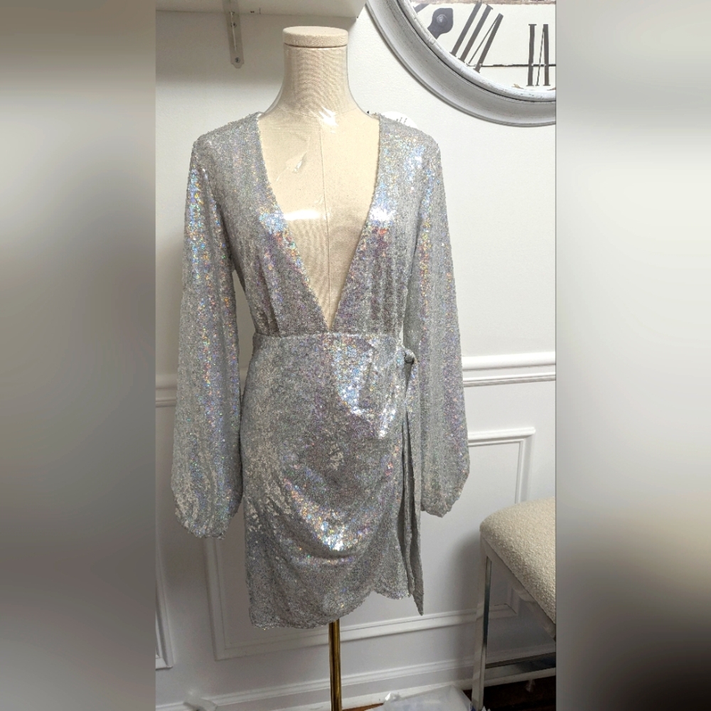 NWT Reg $90 Boohoo Tall Shimmering Silver Plunge Sequin Dress Size 2